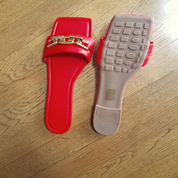 NEW! Chain Link Slide Sandal - Picture 5 of 6